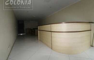 Imagem: O depósito possui 1 Vaga na garagem, 400m² de Área e está