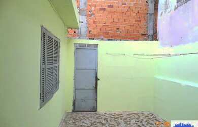 Imagem: A casa possui 1 Dormitório, 1 Banheiro, 10m² de Área e está