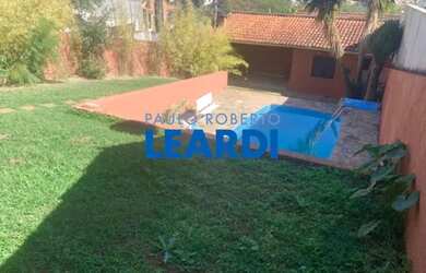 Imagem: A casa possui 3 Dormitórios, 2 Banheiros, 290m² de Área e