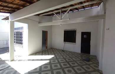 Imagem: A casa possui 2 Dormitórios, 2 Banheiros, 1 Vaga na garagem