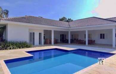 Imagem: A casa em condomínio possui 5 Dormitórios, 5 Banheiros, 4