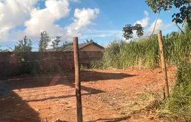 Imagem: O terreno possui 160m² de Área e está localizado em Malícia