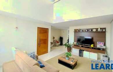 Imagem: A casa em condomínio possui 3 Dormitórios, 5 Banheiros, 3