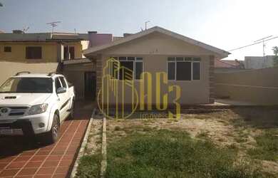 Imagem: A casa à venda possui 2 Dormitórios, 1 Banheiro, 2 Vagas na