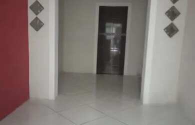 Imagem: A casa possui 2 Dormitórios e 1 Banheiro e está localizado