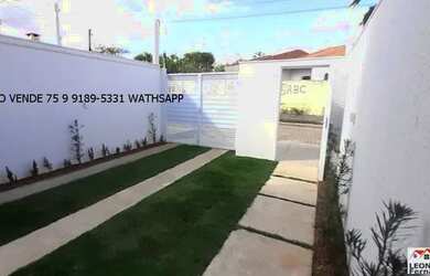 Imagem: A casa possui 3 Dormitórios, 2 Banheiros, 2 Vagas na garagem