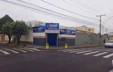 Imagem: A casa possui 5 Dormitórios, 3 Banheiros, 3 Vagas na garagem