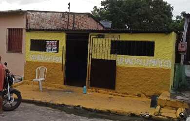 Imagem: A casa possui 5 Dormitórios, 1 Banheiro e está localizado