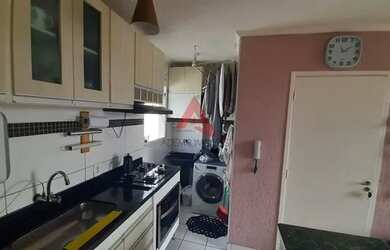 Imagem: O apartamento possui 2 Dormitórios, 1 Banheiro, 1 Vaga na garagem