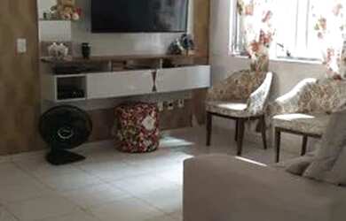 Imagem: A casa possui 3 Dormitórios, 3 Banheiros, 2 Vagas na garagem