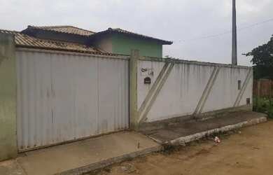 Imagem: A casa à venda possui 2 Dormitórios, 2 Banheiros, 2 Vagas