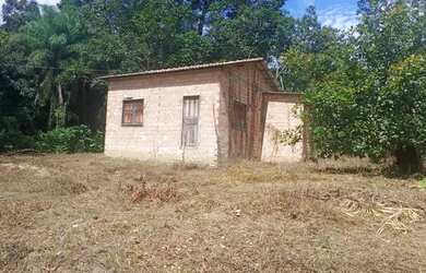 Imagem: A casa possui 2 Dormitórios, 1 Banheiro, 1 Vaga na garagem