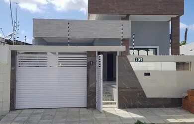 Imagem: A casa possui 3 Dormitórios, 2 Banheiros, 2 Vagas na garagem