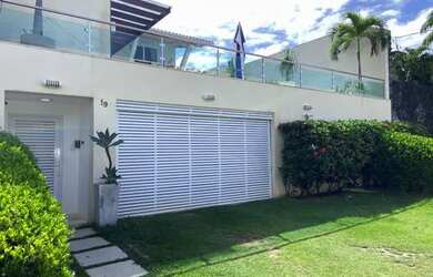 Imagem: A casa em condomínio possui 5 Dormitórios, 5 Banheiros, 4