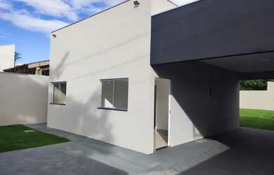 Imagem: A casa possui 2 Dormitórios, 1 Banheiro, 3 Vagas na garagem