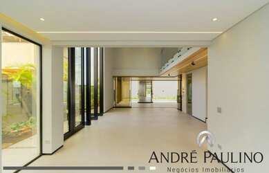 Imagem: A casa em condomínio possui 4 Dormitórios, 4 Banheiros, 342m²