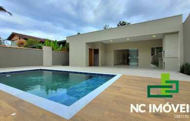 Imagem: A casa em condomínio possui 4 Dormitórios, 4 Banheiros, 4