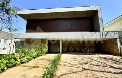 Imagem: A casa em condomínio possui 4 Dormitórios, 5 Banheiros, 5