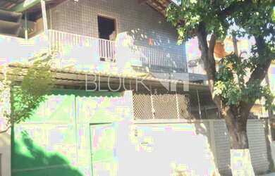 Imagem: O depósito possui 4 Vagas na garagem, 840m² de Área e está