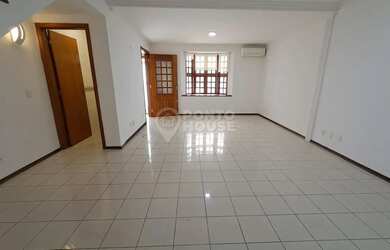 Imagem: A casa possui 2 Dormitórios, 3 Banheiros, 2 Vagas na garagem