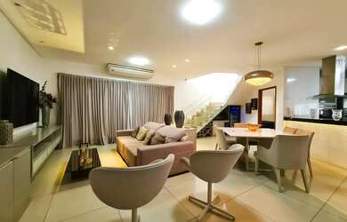 Imagem: A casa possui 3 Dormitórios, 4 Banheiros, 4 Vagas na garagem