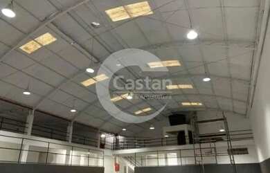 Imagem: O depósito possui 5 Vagas na garagem, 650m² de Área e está