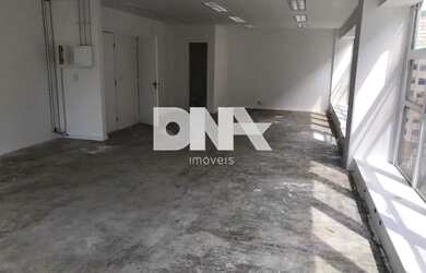 Imagem: O depósito possui 1 Vaga na garagem, 60m² de Área e está