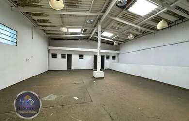 Imagem: O depósito possui 5 Vagas na garagem, 500m² de Área e está