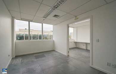 Imagem: O depósito possui 4 Vagas na garagem, 116m² de Área e está