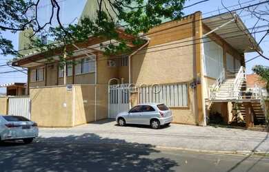 Imagem: A casa possui 4 Dormitórios, 5 Banheiros, 470m² de Área e