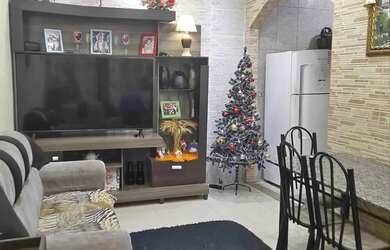 Imagem: A casa possui 2 Dormitórios, 1 Banheiro e está localizado