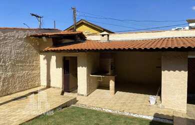 Imagem: A casa possui 2 Dormitórios, 2 Banheiros, 4 Vagas na garagem