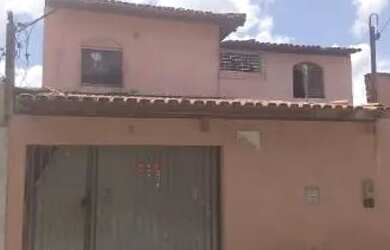 Imagem: A casa possui 5 Dormitórios, 3 Banheiros, 2 Vagas na garagem