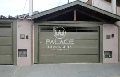 Imagem: A casa possui 2 Dormitórios, 2 Banheiros, 2 Vagas na garagem