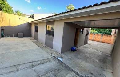 Imagem: A casa possui 2 Dormitórios, 1 Banheiro, 3 Vagas na garagem