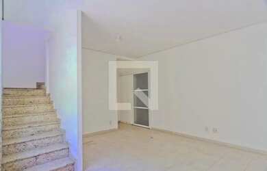 Imagem: A casa em condomínio possui 2 Dormitórios, 3 Banheiros, 1