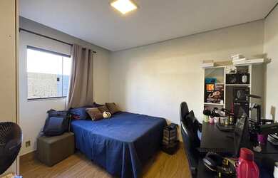 Imagem: A casa em condomínio possui 3 Dormitórios, 3 Banheiros, 5