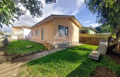 Imagem: A casa possui 2 Dormitórios, 1 Banheiro, 2 Vagas na garagem