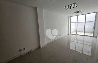 Imagem: O depósito possui 1 Vaga na garagem e 34m² de Área e está