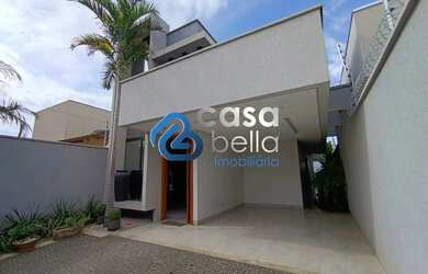 Imagem: A casa possui 2 Dormitórios, 2 Banheiros, 2 Vagas na garagem