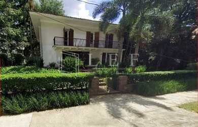 Imagem: O depósito possui 5 Vagas na garagem, 414m² de Área e está