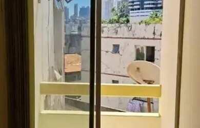 Imagem: O apartamento possui 1 Dormitório, 1 Banheiro, 33m² de Área