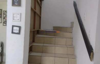 Imagem 7: Casa no Bairro Hípica, com terreno de 10 metros de frente por 33 metros...