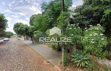 Imagem: O terreno possui 220m² de Área e está localizado em Três