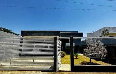 Imagem: A casa em condomínio possui 3 Dormitórios, 2 Banheiros, 400m²