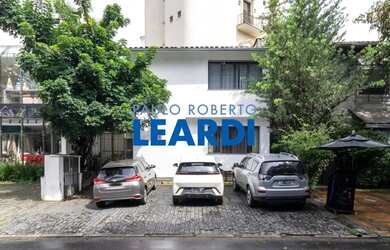 Imagem: O depósito possui 3 Vagas na garagem, 188m² de Área e está