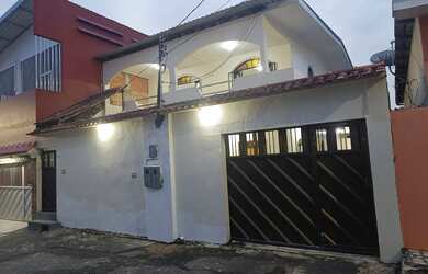 Imagem: A casa possui 5 Dormitórios, 3 Banheiros e está localizado