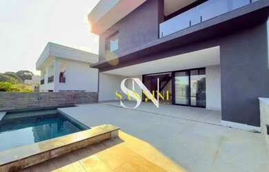 Imagem: A casa em condomínio possui 4 Dormitórios, 5 Banheiros, 4