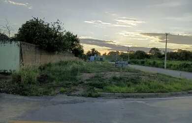 Imagem: O terreno possui 360m² de Área e está localizado em Altos