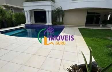 Imagem: A casa em condomínio possui 4 Dormitórios, 4 Banheiros, 4